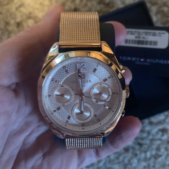 Tommy Hilfiger rose gold women’s watch! NWT! - Picture 3 of 6
